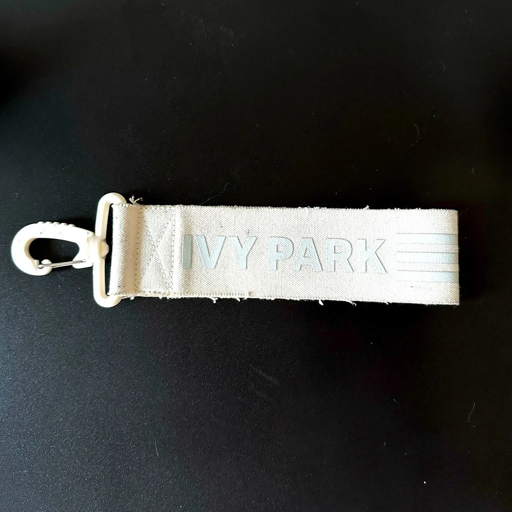 Beyonce Ivy Park key chain / shoe tag - Picture 1 of 3